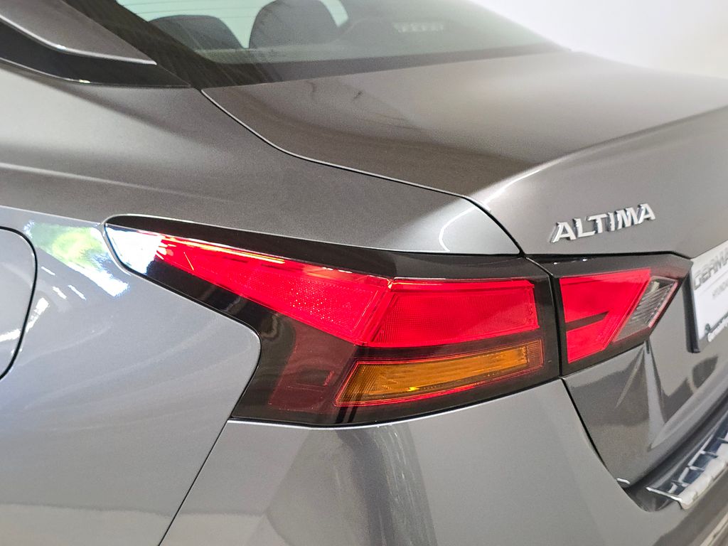 2020 Nissan Altima 2.5 SV photo 11
