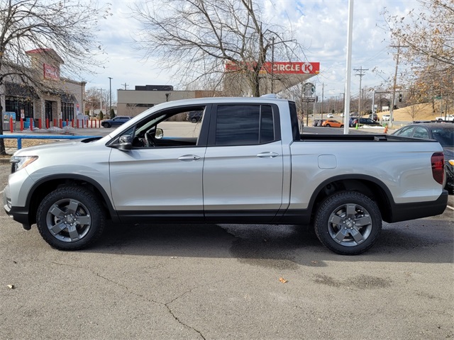 2025 Honda Ridgeline TrailSport photo 2