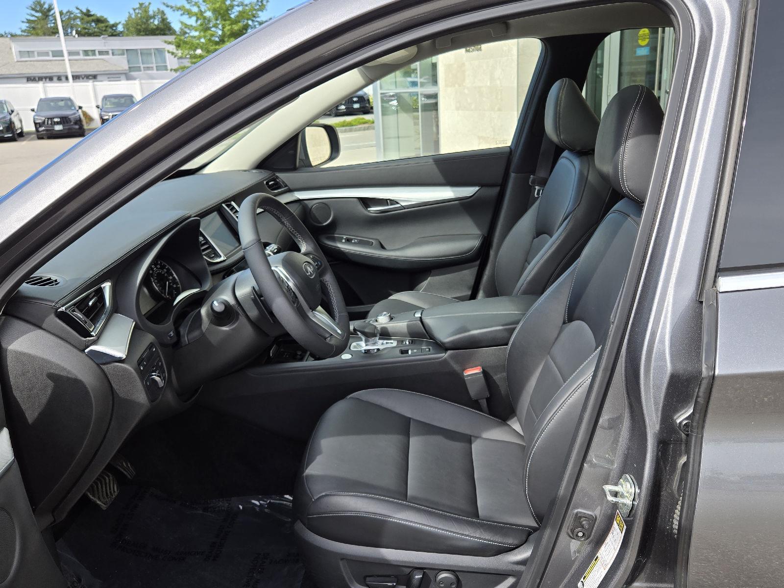 2021 Infiniti QX50 Luxe photo 3
