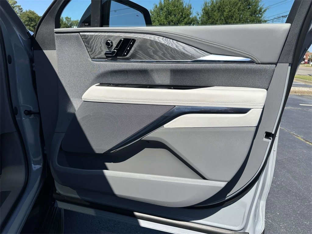 2026 Cadillac Escalade IQ Sport photo 8