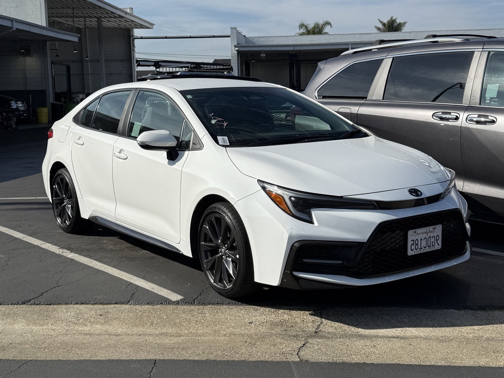 2023 Toyota Corolla SE's photo
