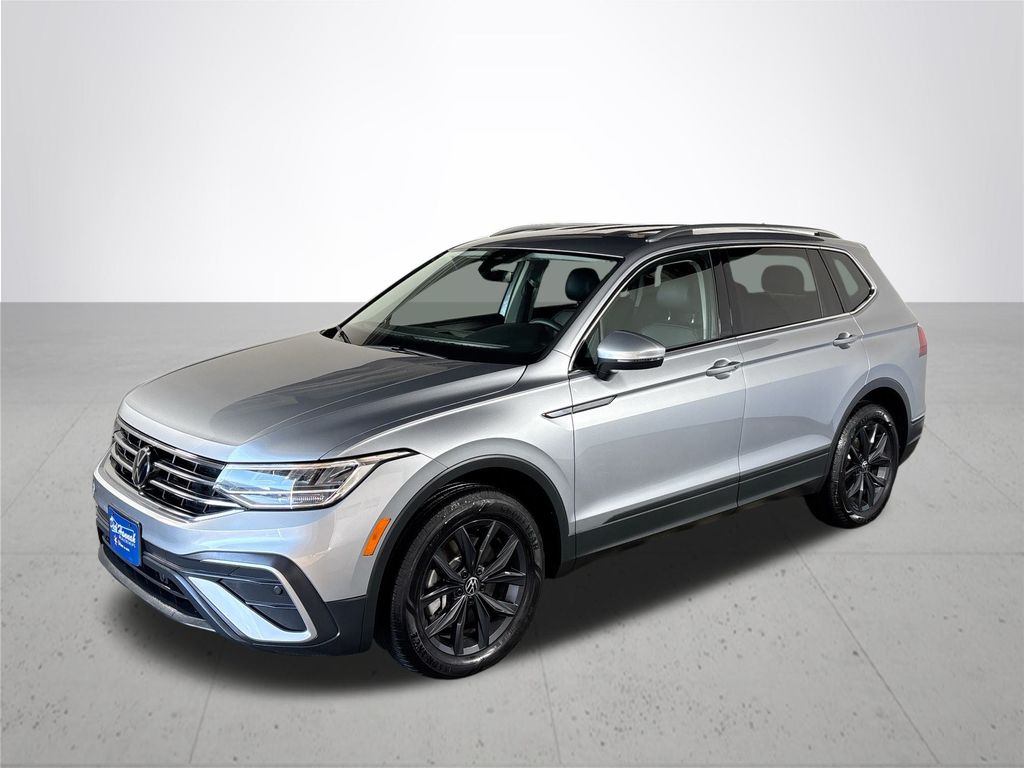 2024 Volkswagen Tiguan SE Wolfsburg Edition photo 2