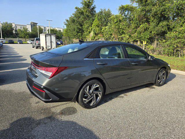 2025 Hyundai Elantra Limited photo 4