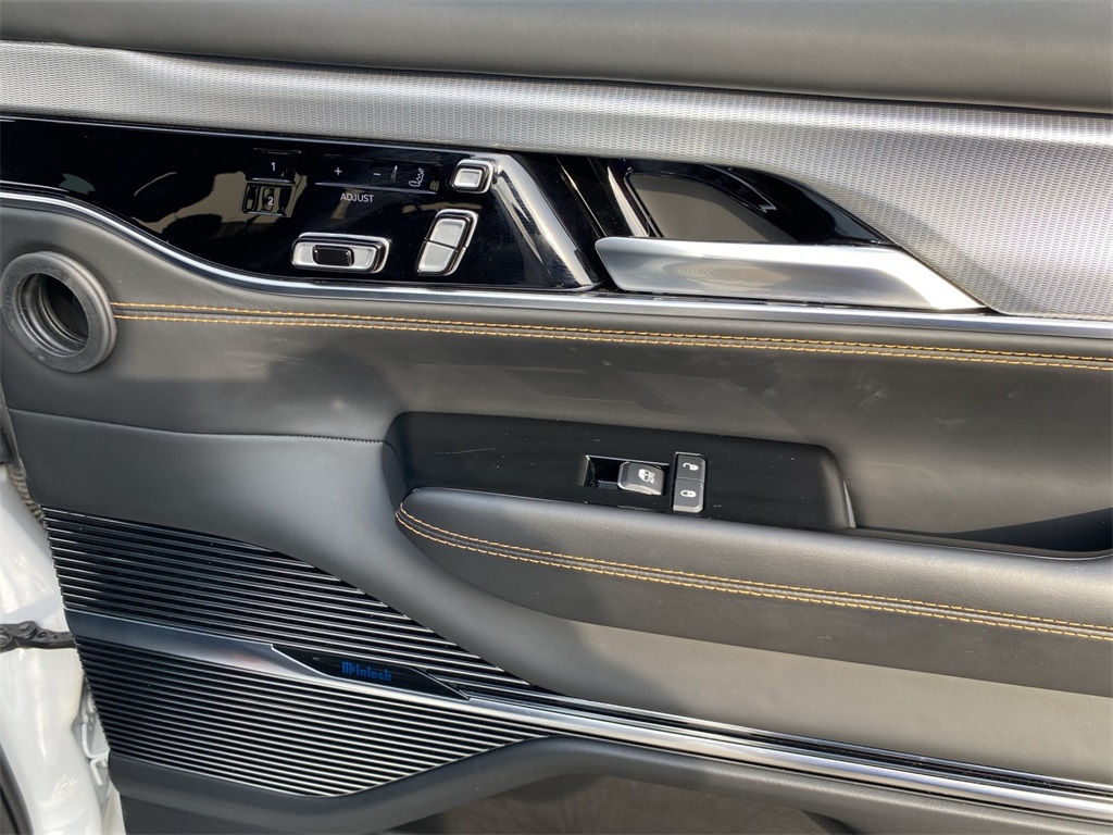 2023 Jeep Grand Wagoneer III photo 20