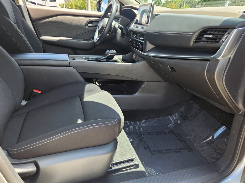2023 Nissan Rogue S photo 18