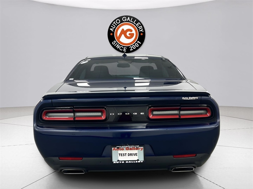 2017 Dodge Challenger R/T photo 6