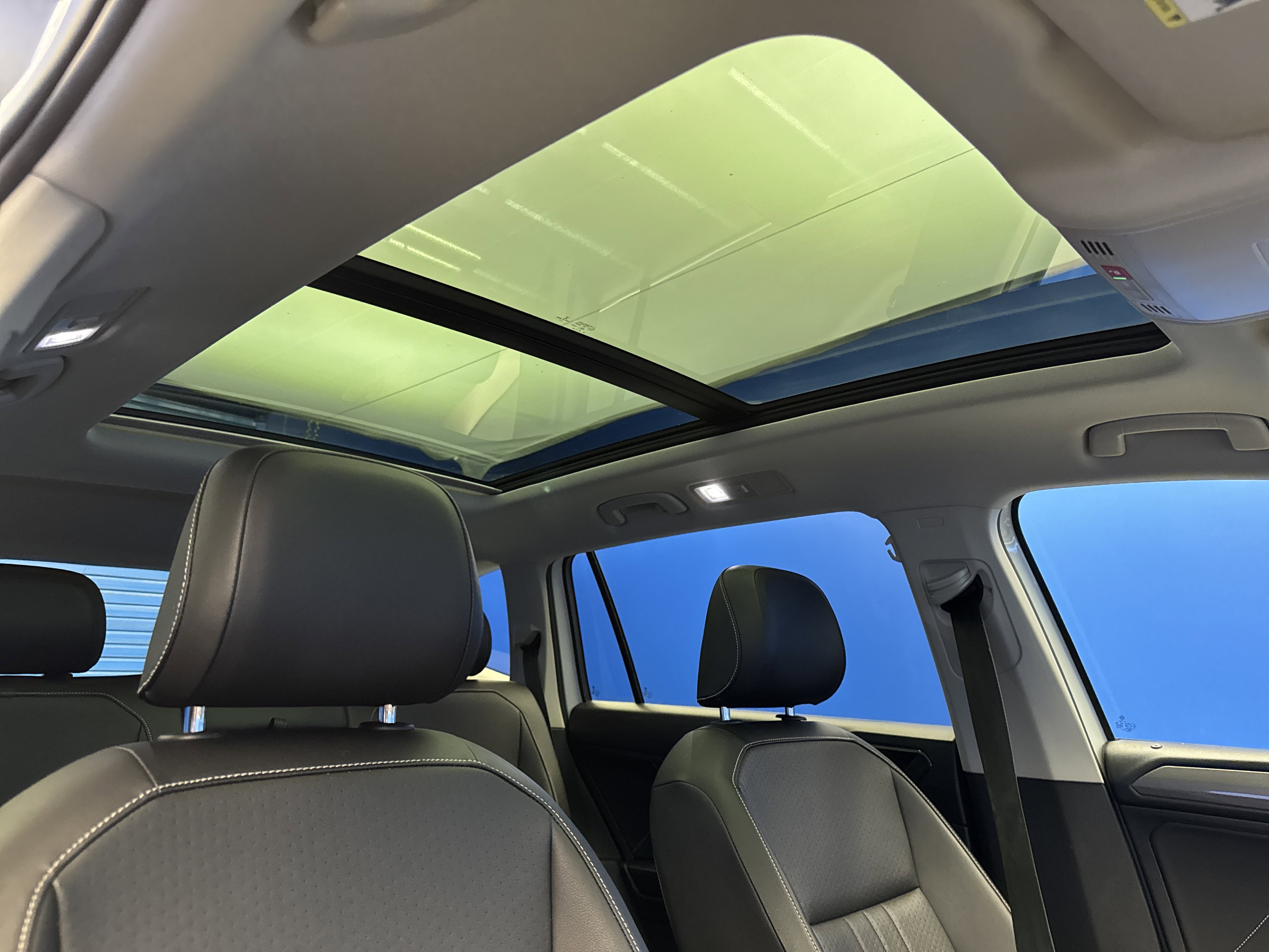 2022 Volkswagen Tiguan SE photo 4