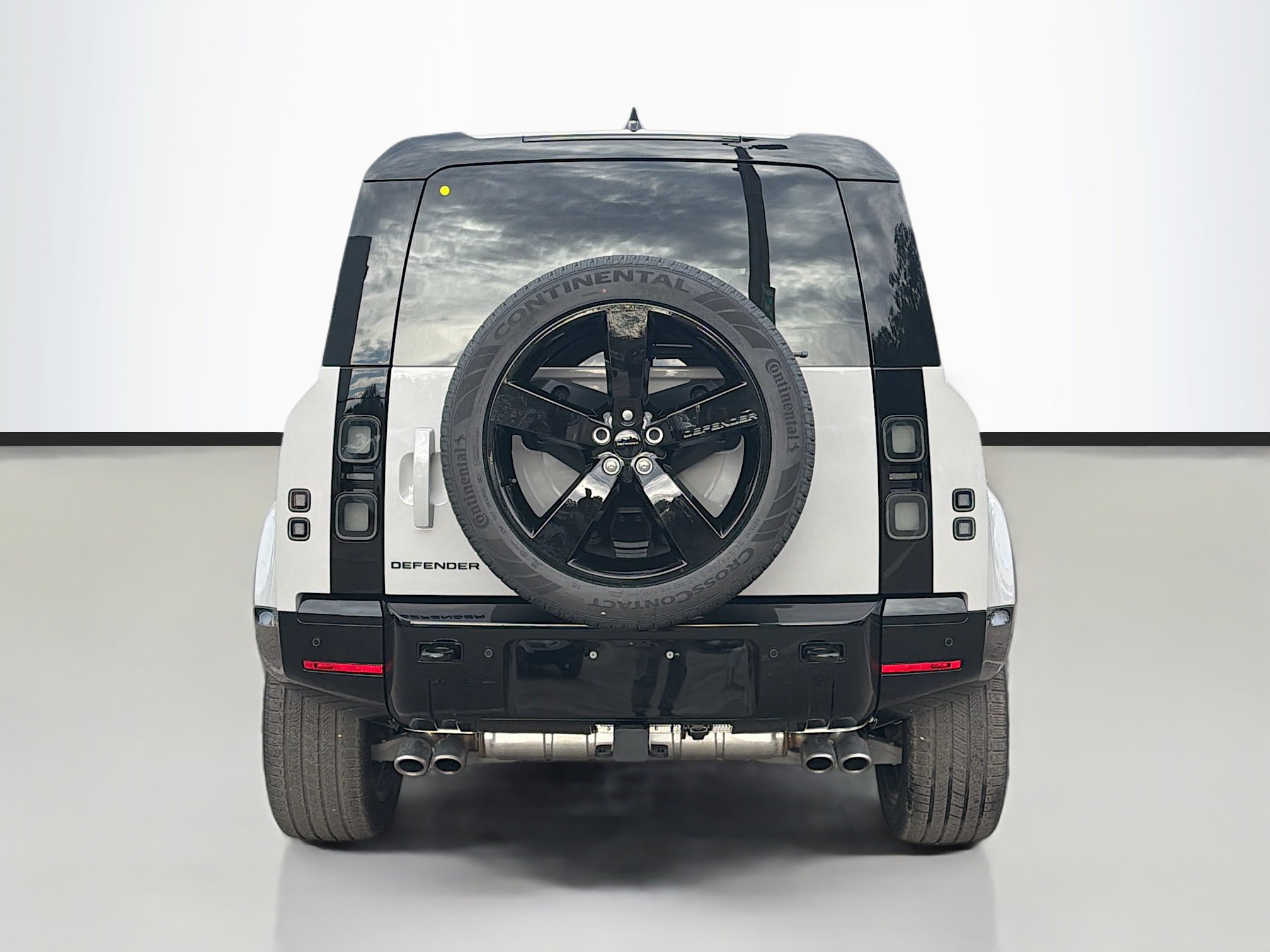 2026 Land Rover Defender 110 X-Dynamic SE photo 3