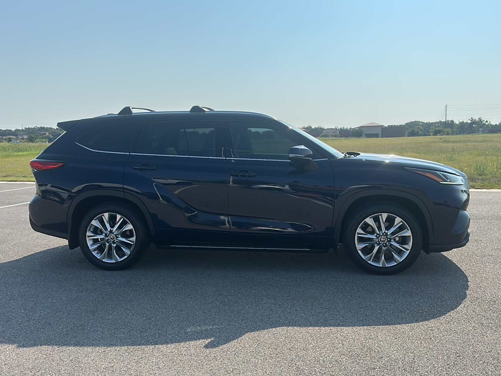 2021 Toyota Highlander Limited photo 4