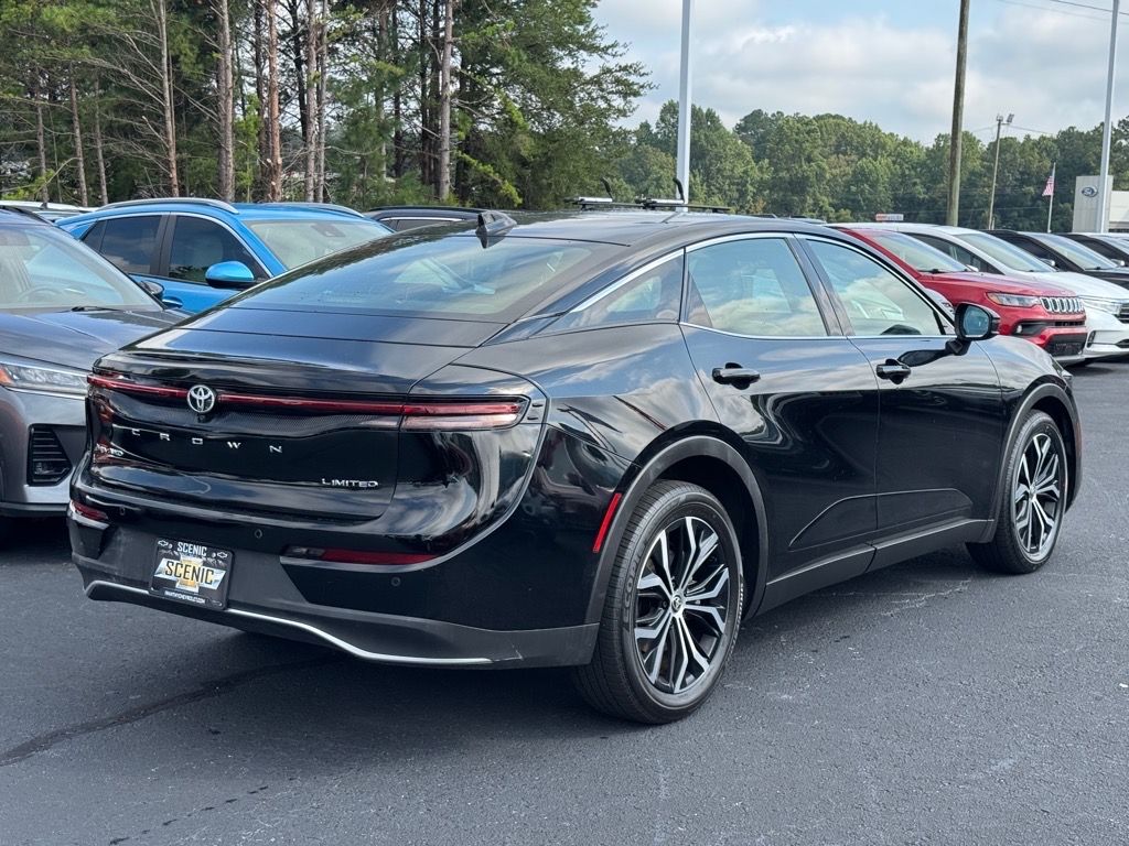 2024 Toyota Crown XLE photo 3