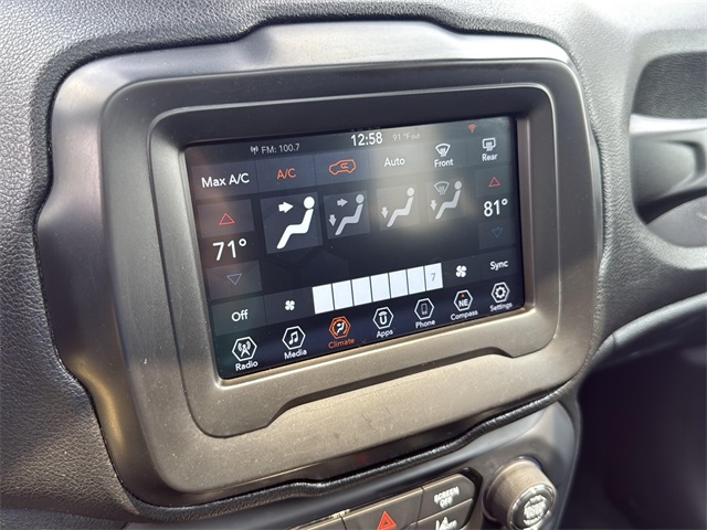 2021 Jeep Renegade Latitude photo 16