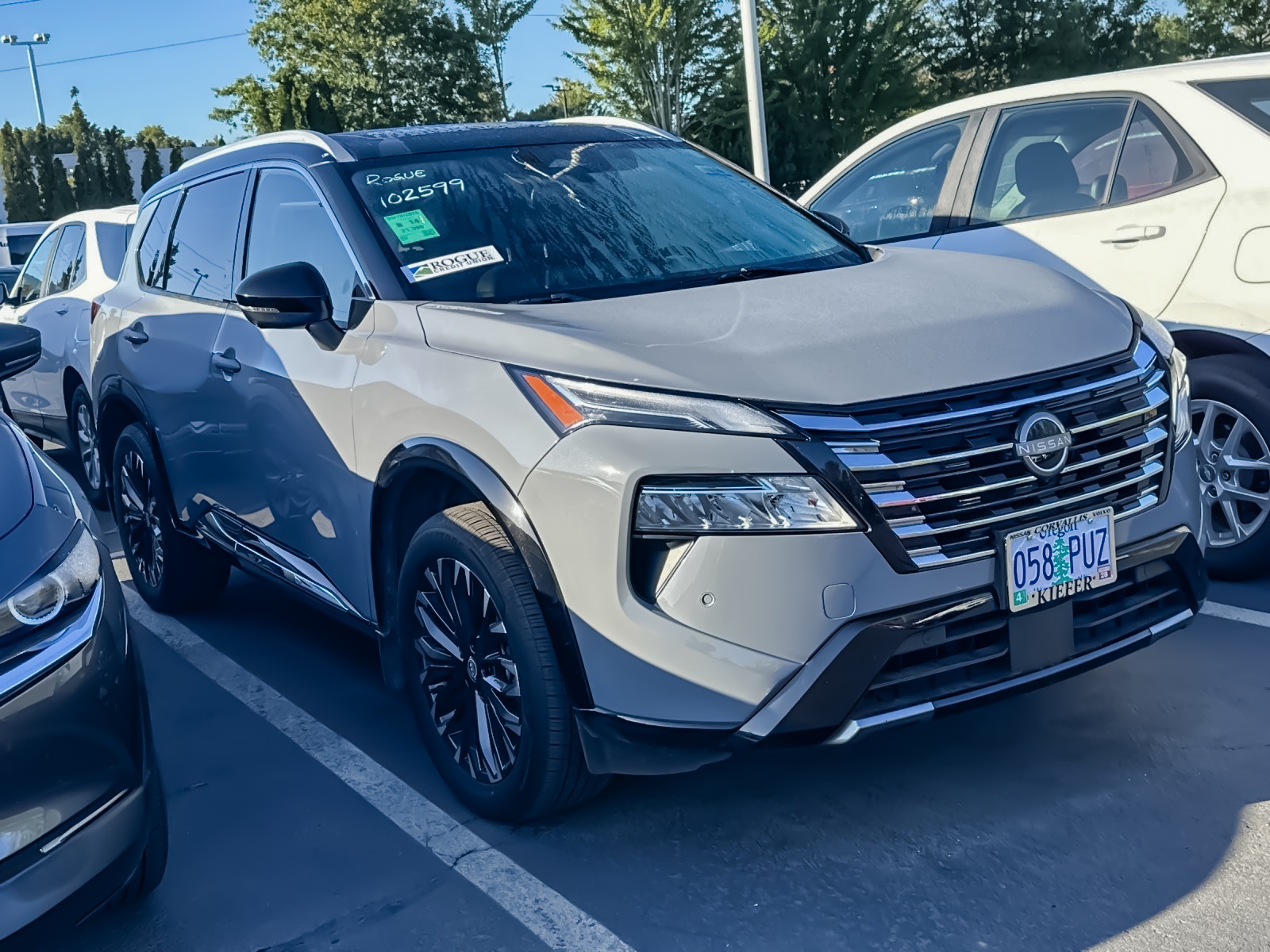 2024 Nissan Rogue Platinum photo 2