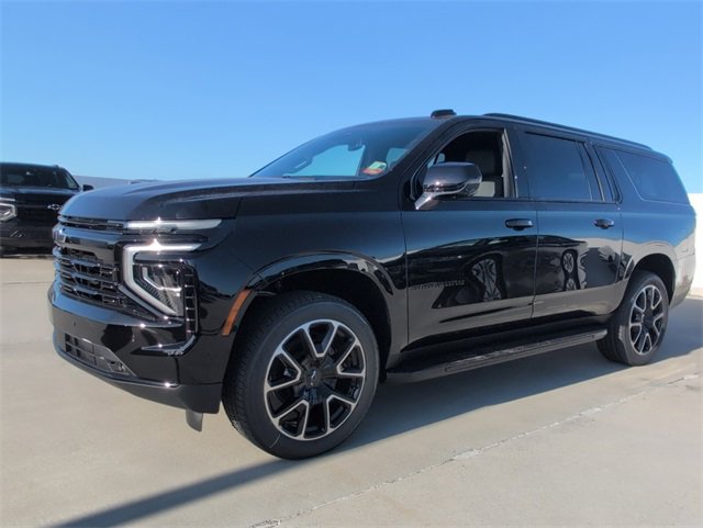 2025 Chevrolet Suburban RST photo 3