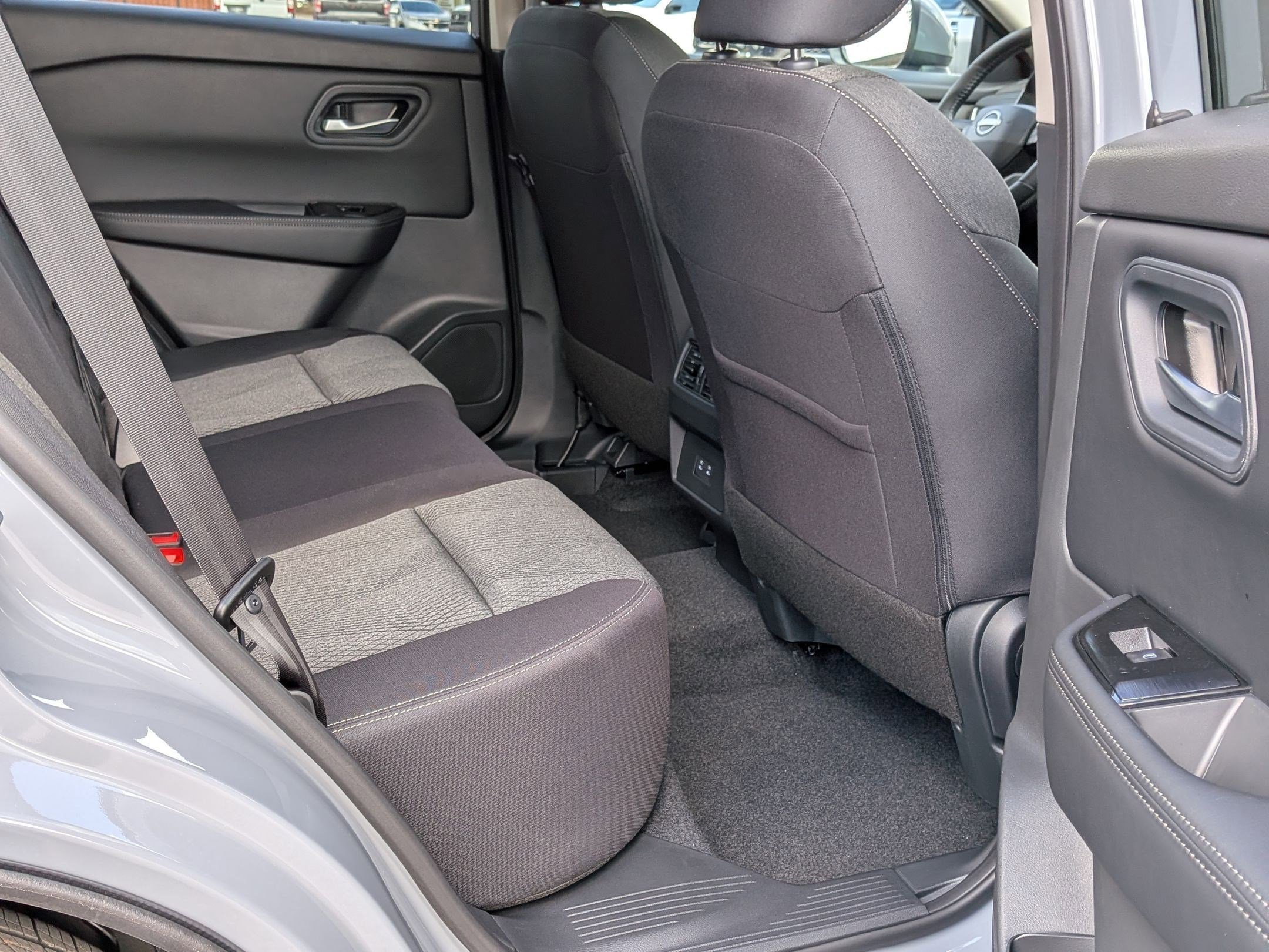 2026 Nissan Rogue SV photo 20