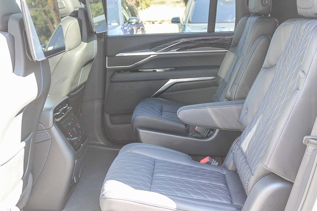2026 Cadillac Escalade Sport photo 17