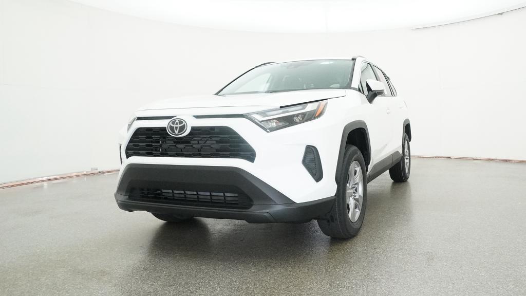 2025 Toyota RAV4 XLE photo 3