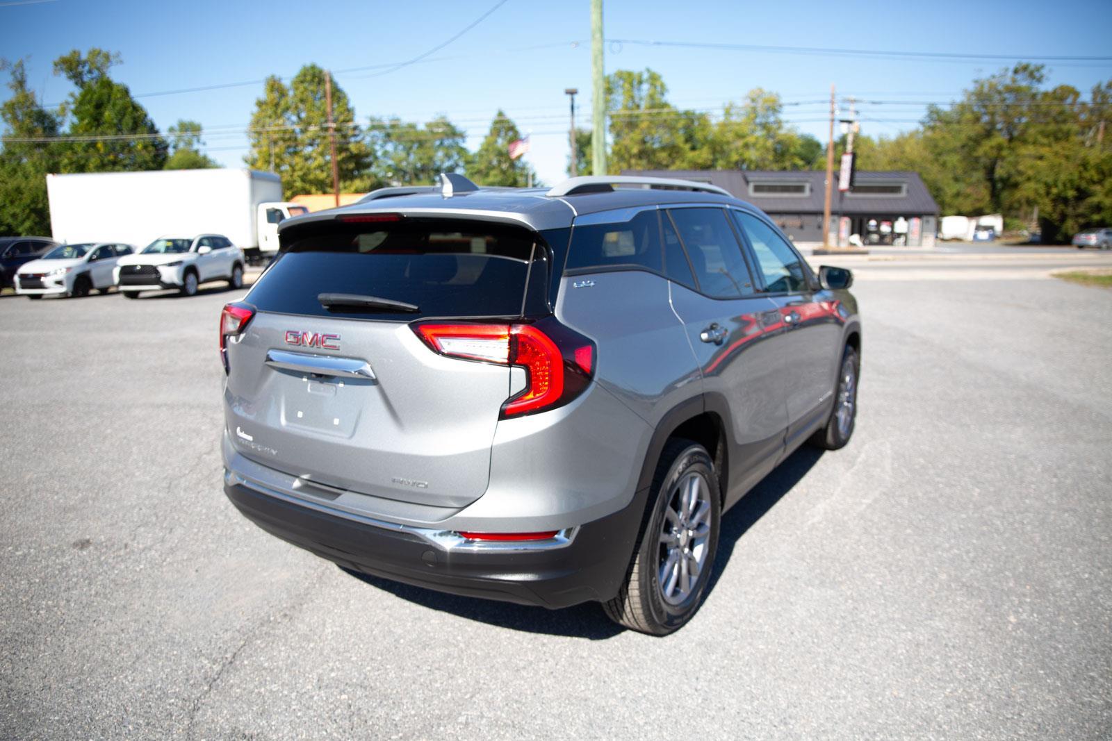 2024 Gmc Terrain SLT photo 3