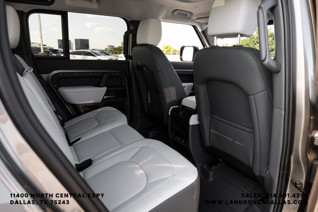2025 Land Rover Defender 110 S photo 37