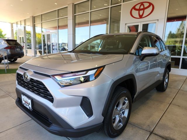 2025 Toyota RAV4 Hybrid LE photo 4