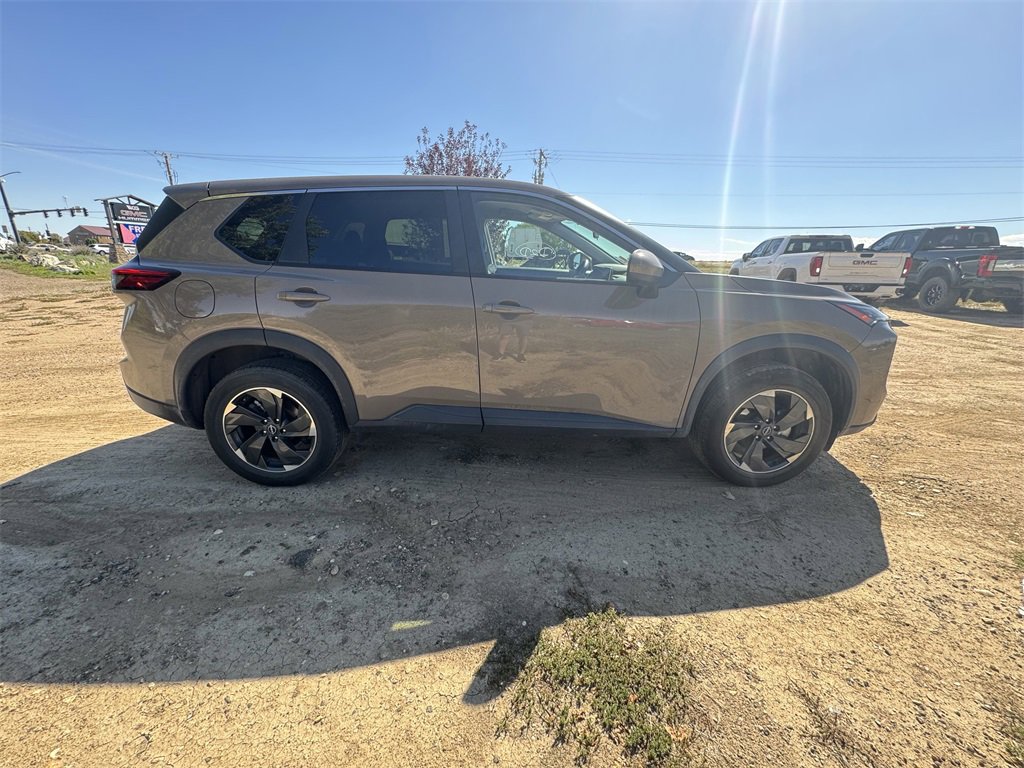 2024 Nissan Rogue SV photo 2