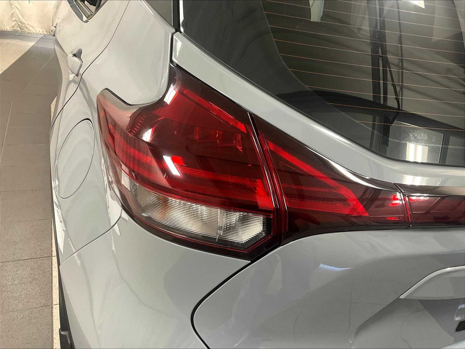 2023 Nissan Kicks SR photo 29