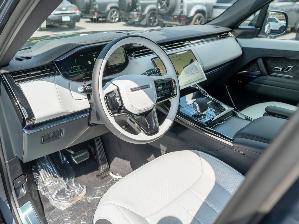 2025 Land Rover Range Rover Sport SE photo 8