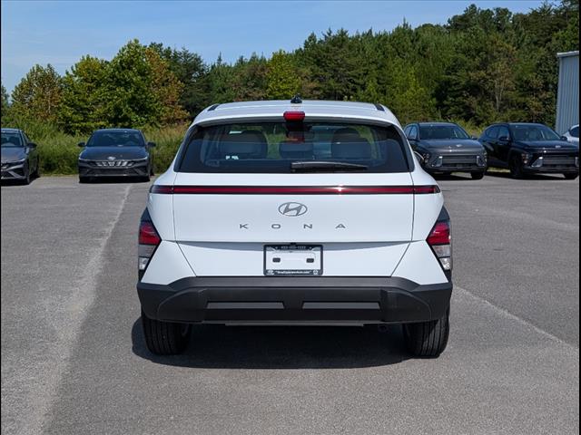 2026 Hyundai Kona SE photo 4