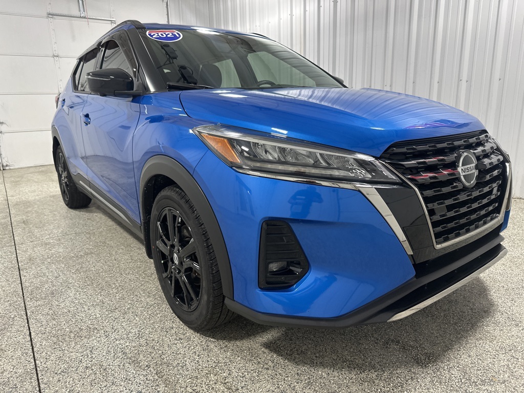 2021 Nissan Kicks SR photo 3