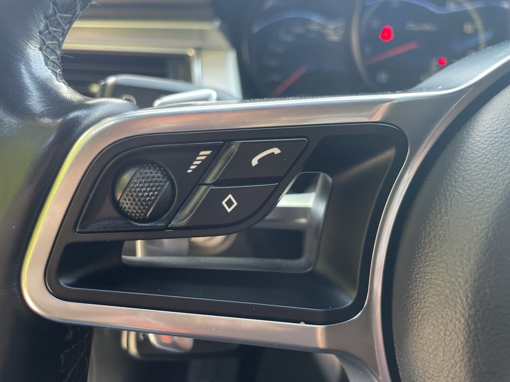 2018 Porsche Macan Turbo photo 11