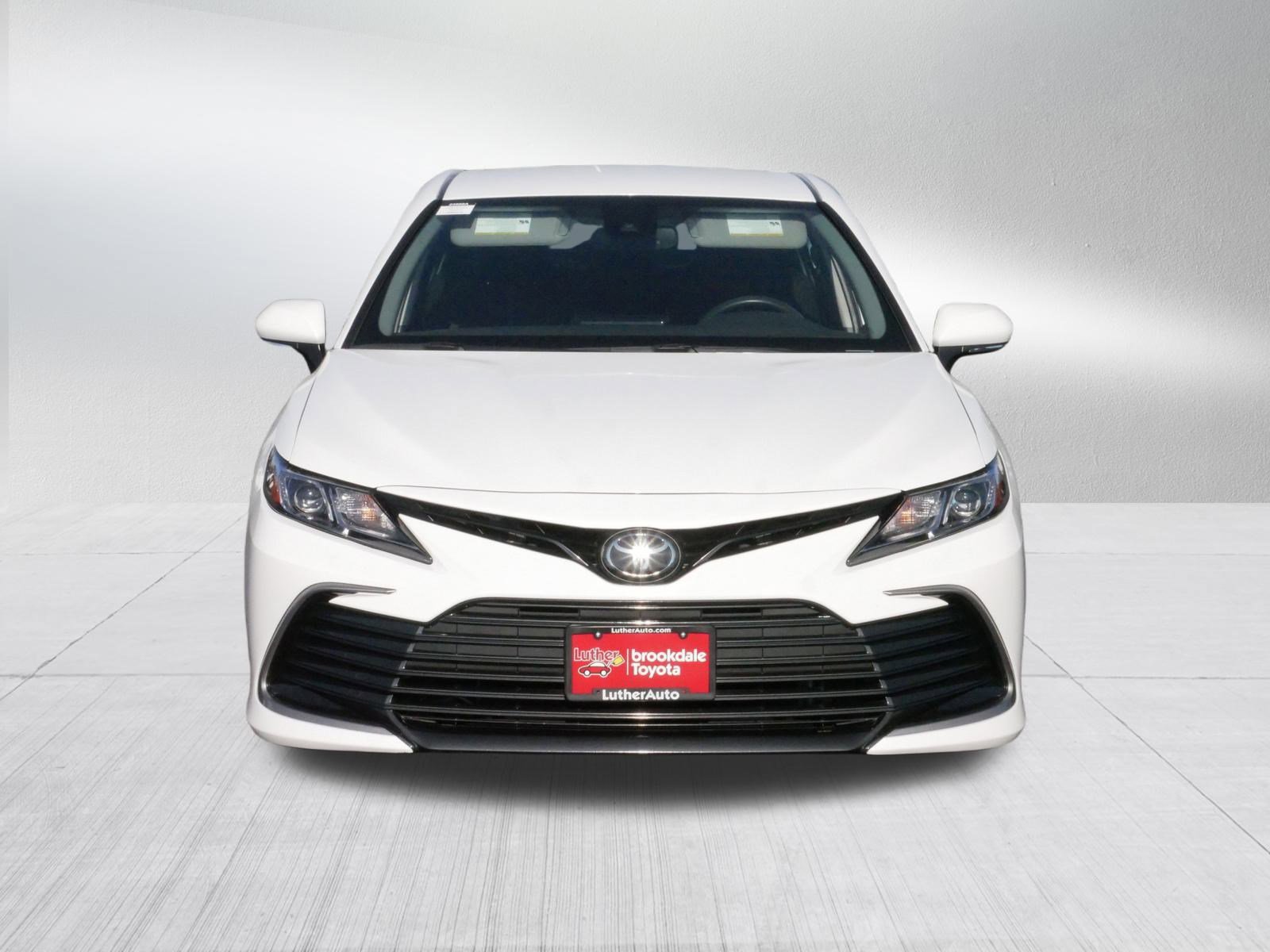 2022 Toyota Camry LE photo 2