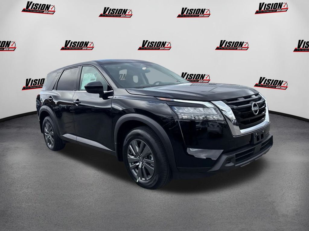 2025 Nissan Pathfinder S photo 3