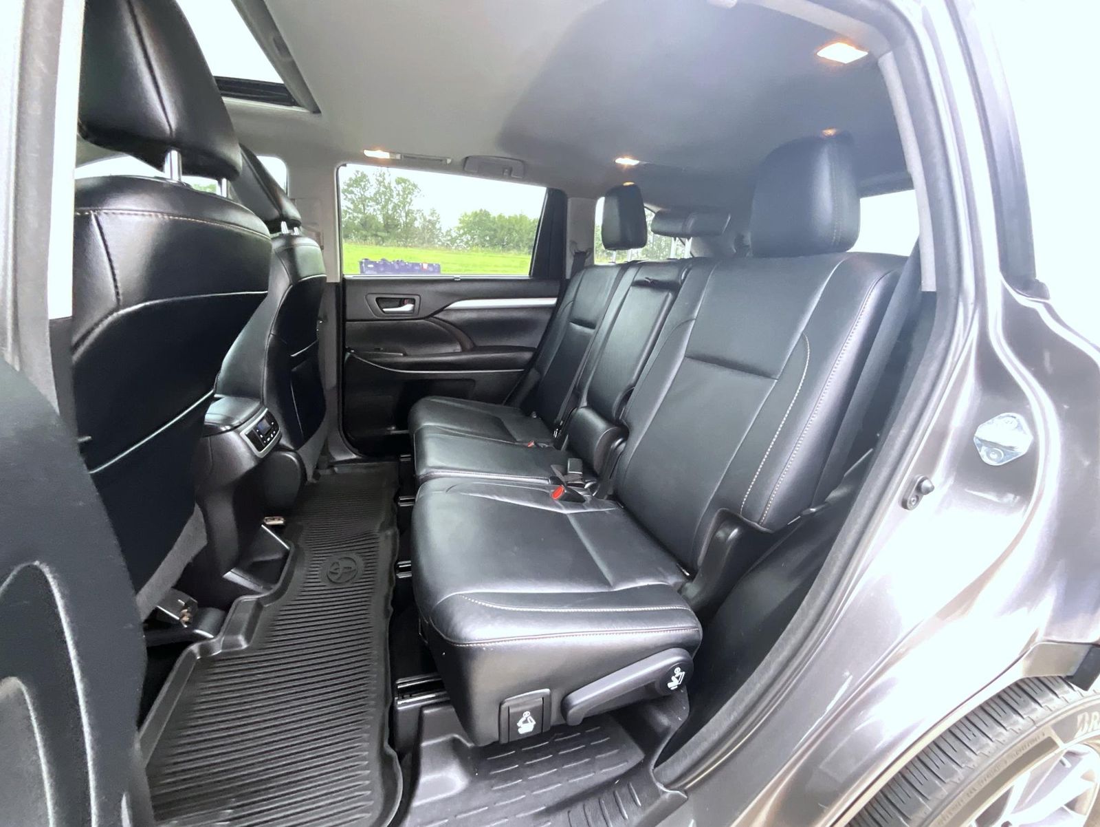 2017 Toyota Highlander XLE photo 19