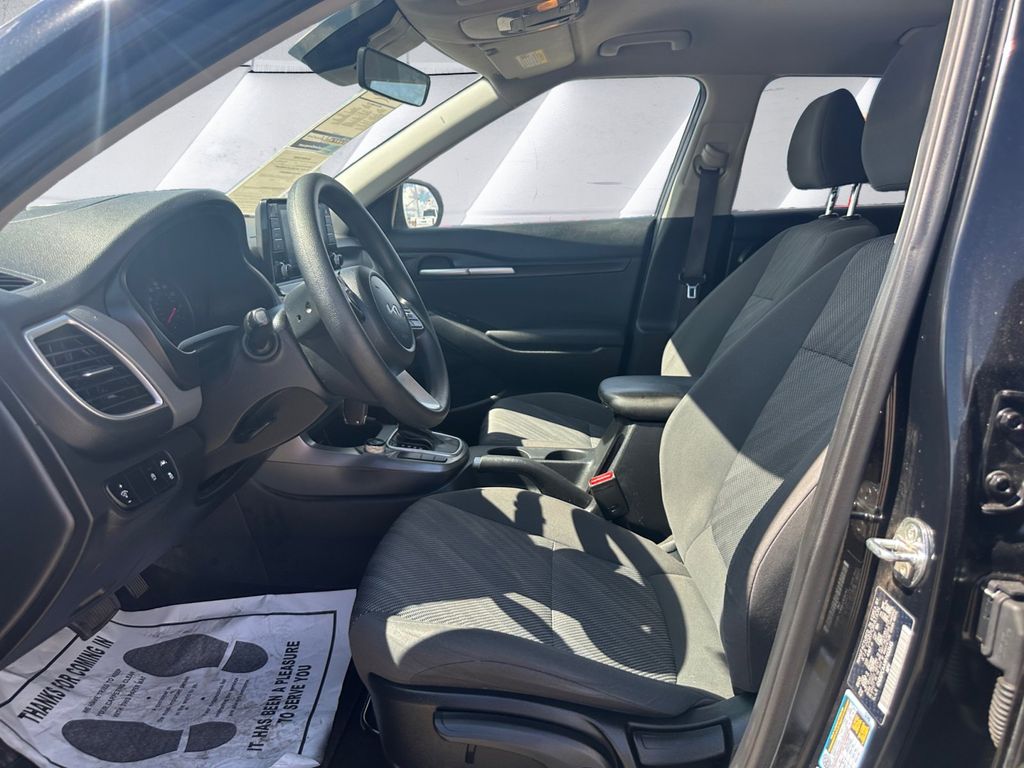 2023 Kia Seltos LX photo 7