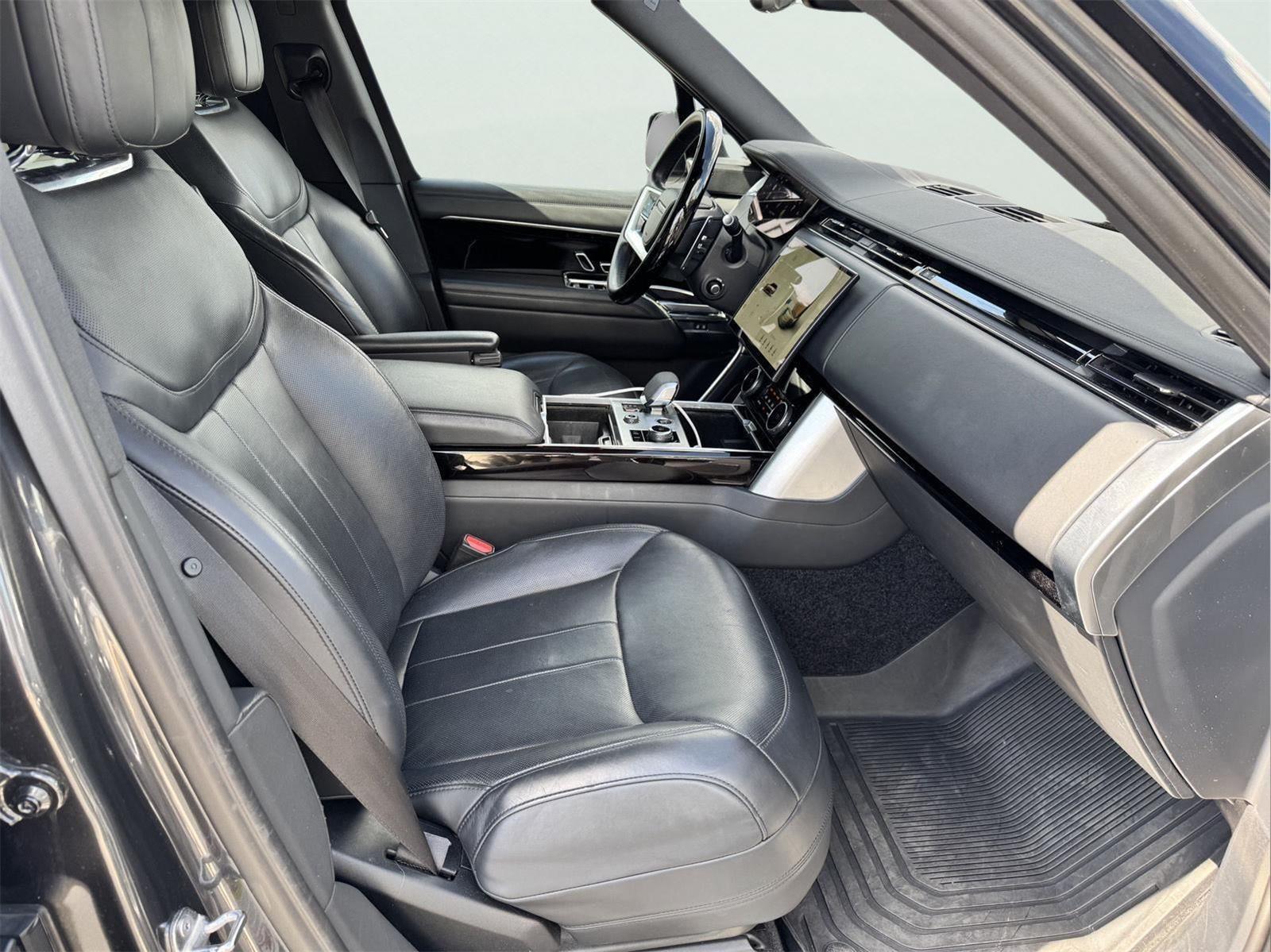 2023 Land Rover Range Rover SE photo 14