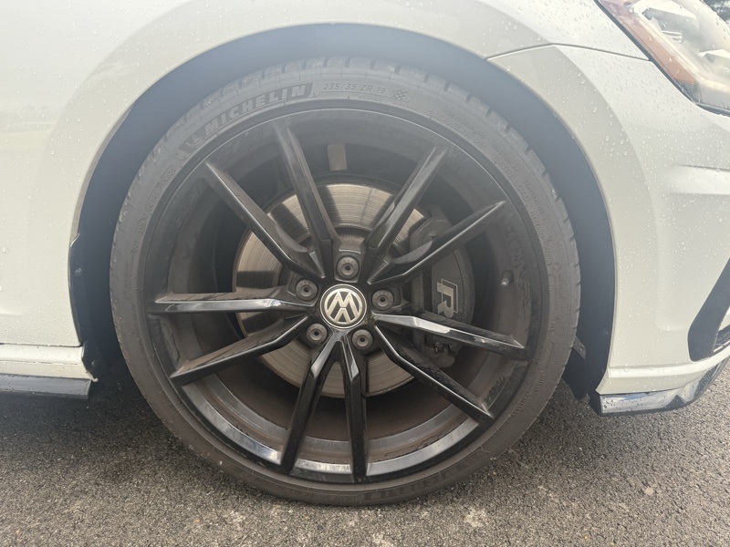 2019 Volkswagen Golf R 4Motion photo 3