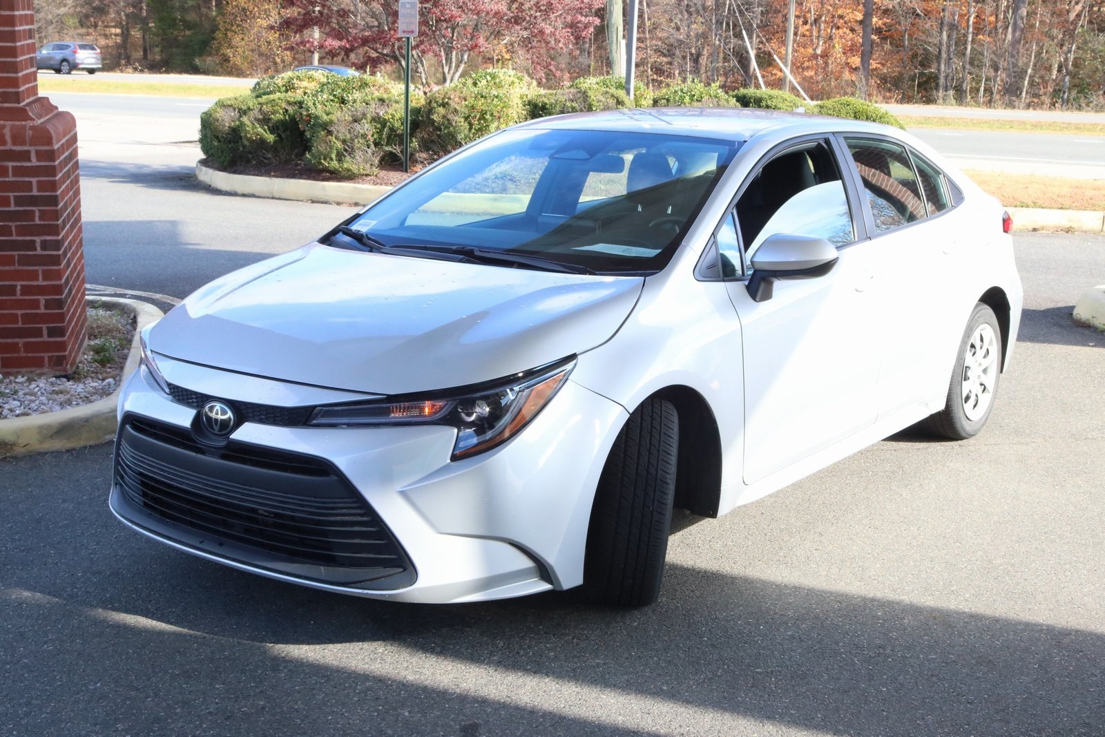 2023 Toyota Corolla LE photo 3