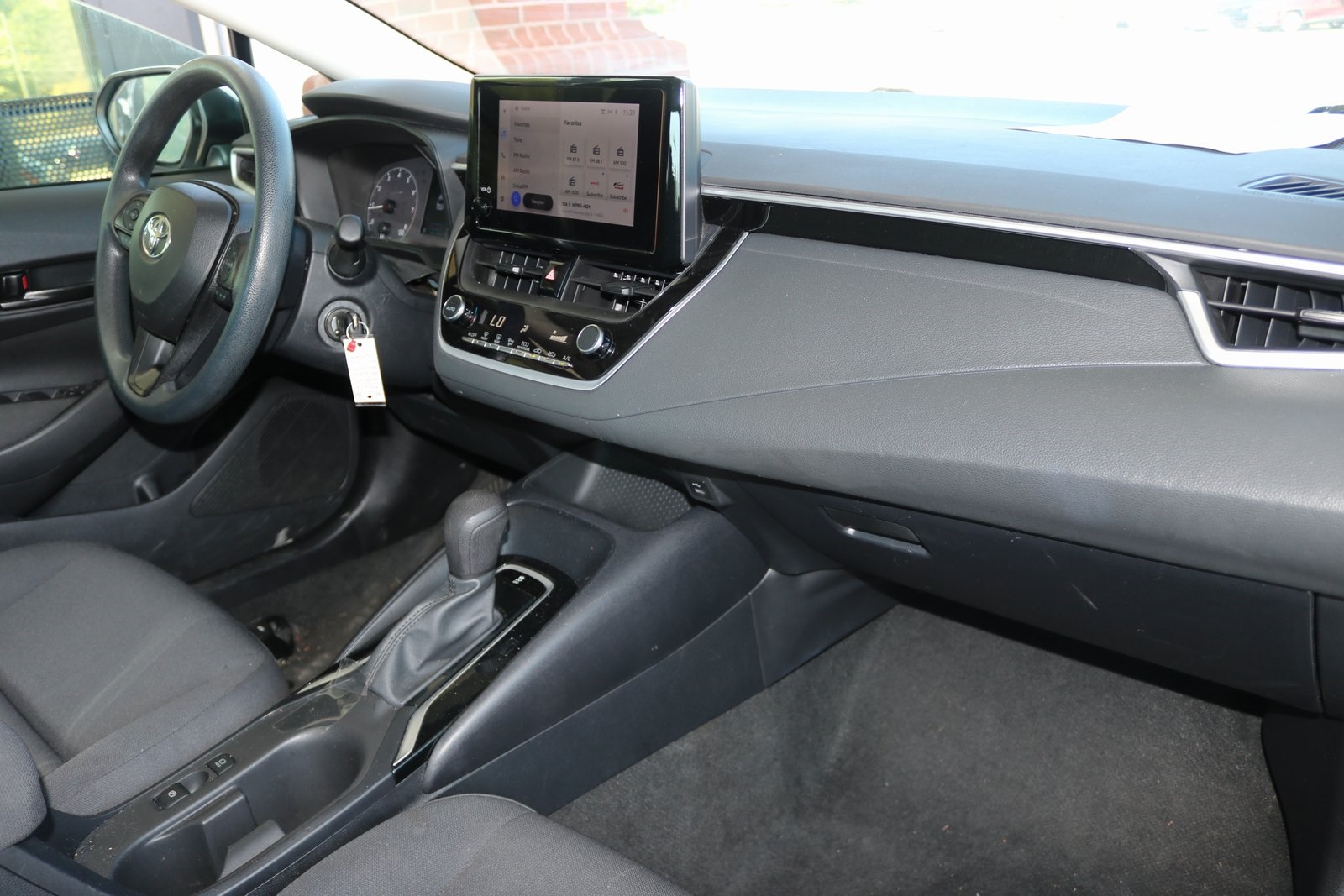 2023 Toyota Corolla LE photo 19