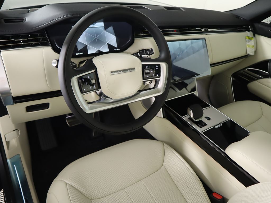 2025 Land Rover Range Rover SE photo 10