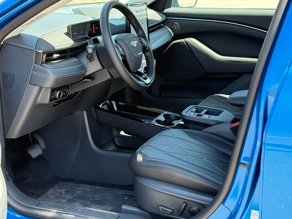 2025 Ford Mustang Mach-E Select photo 6