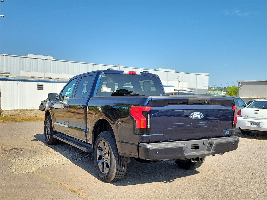2025 Ford F-150 Lightning photo 4