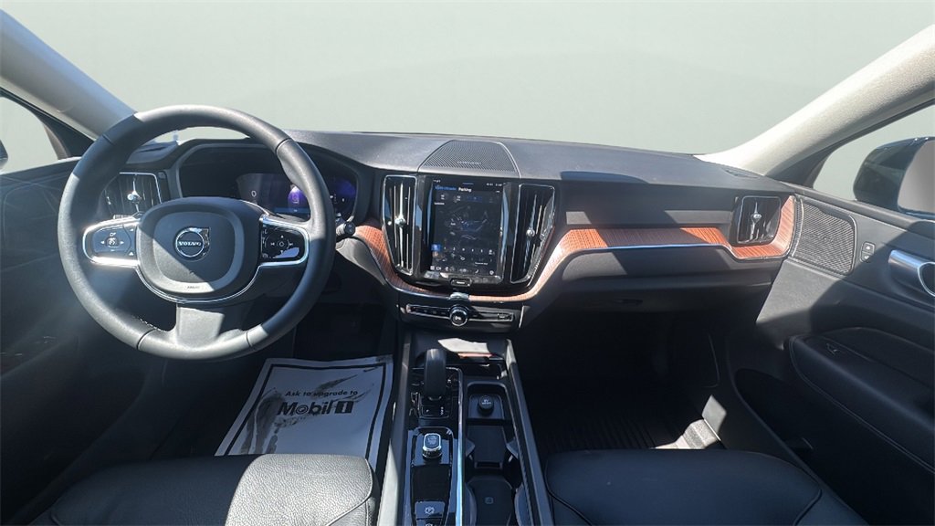 2024 Volvo XC60 B5 Plus photo 14