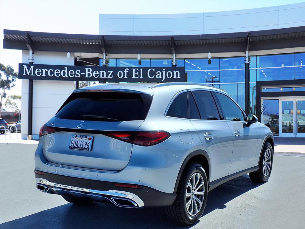 2025 Mercedes Benz GLC 300 photo 3