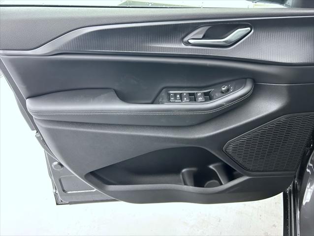 2025 Jeep Grand Cherokee Altitude photo 9