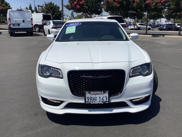 2022 Chrysler 300 Touring L photo 3
