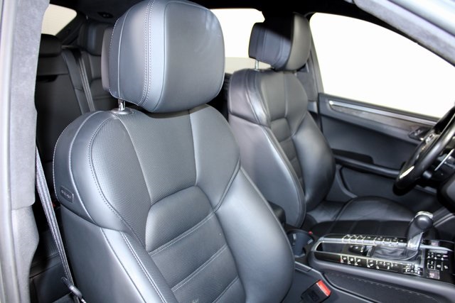 2021 Porsche Macan Turbo photo 27