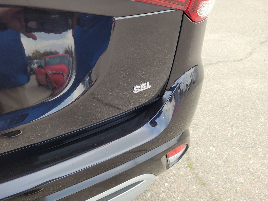 2021 Mitsubishi Outlander PHEV SEL S-AWC photo 4