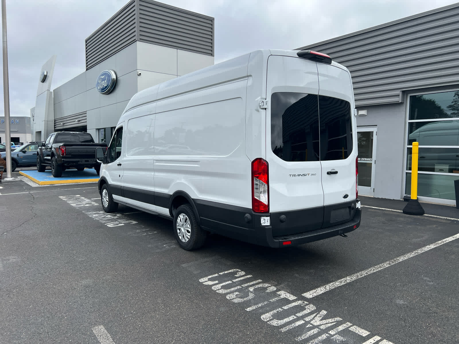 2024 Ford Transit Cargo Van photo 3