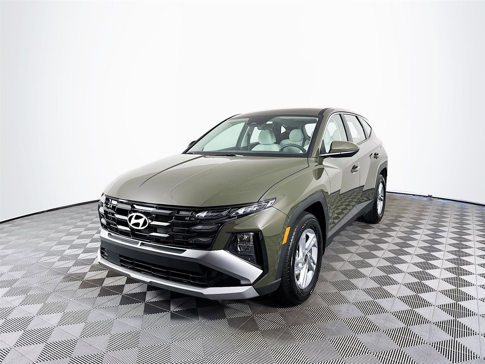 2025 Hyundai Tucson SE photo 3