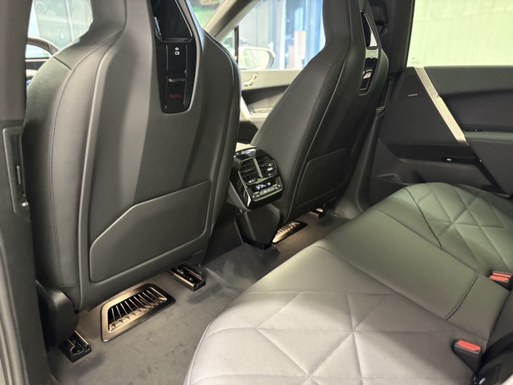 2025 Bmw iX photo 18