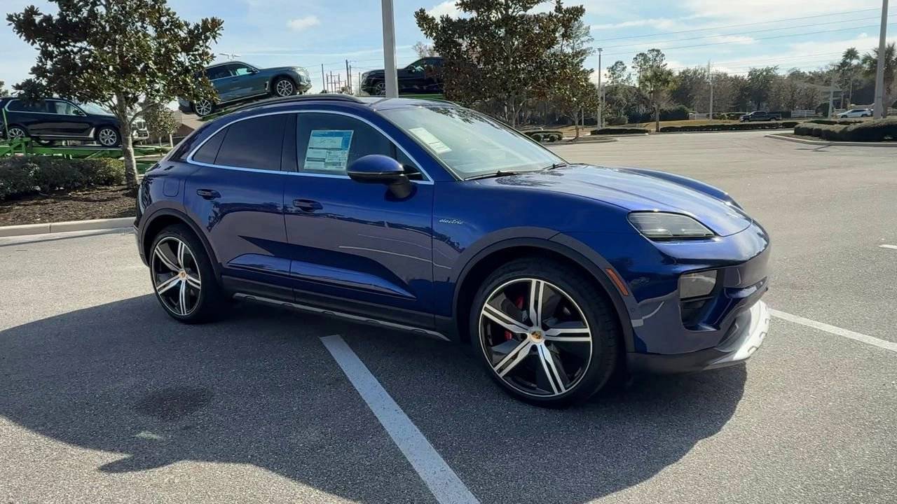 2025 Porsche Macan Electric photo 2